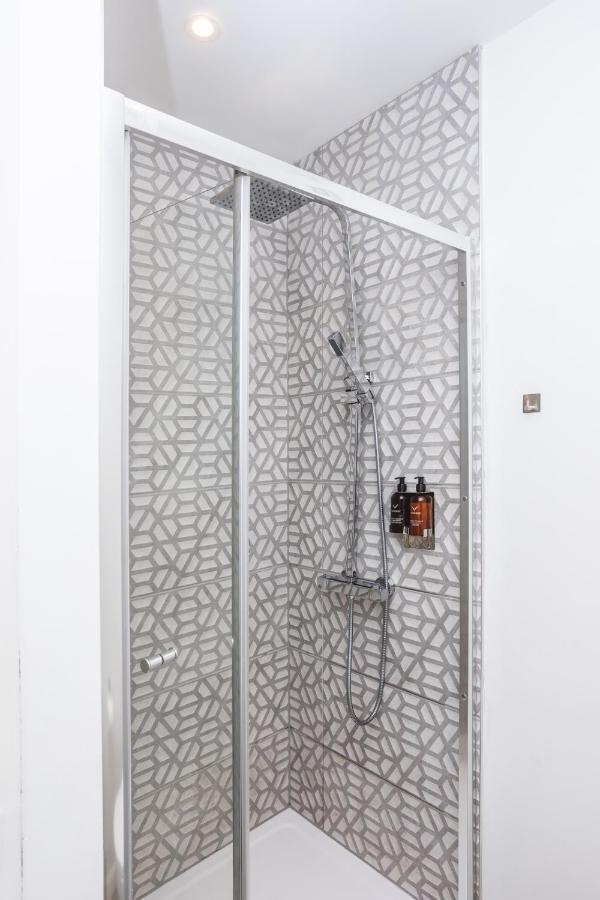 Modern Apartment Within City Walls, Parking Chester Exterior foto